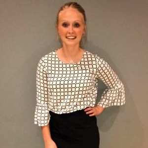 Meet your Posher, Abbey